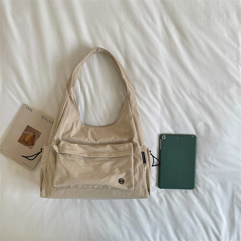 Women's shoulder bag, ideal for daily commutes, versatile under-arm bag, waterproof, lightweight and spacious. detail 2
