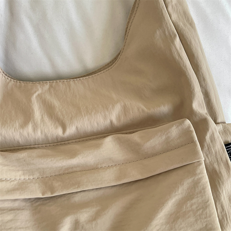 Women's shoulder bag, ideal for daily commutes, versatile under-arm bag, waterproof, lightweight and spacious. detail 5