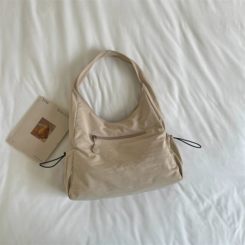 Women's shoulder bag, ideal for daily commutes, versatile under-arm bag, waterproof, lightweight and spacious. detail 11