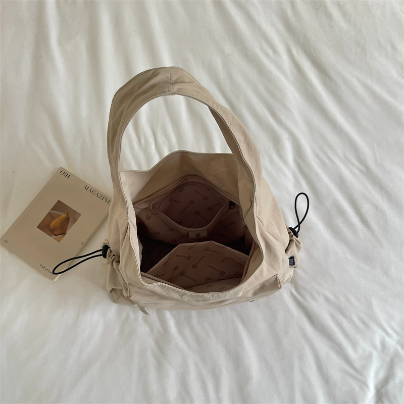 Women's shoulder bag, ideal for daily commutes, versatile under-arm bag, waterproof, lightweight and spacious. detail 13