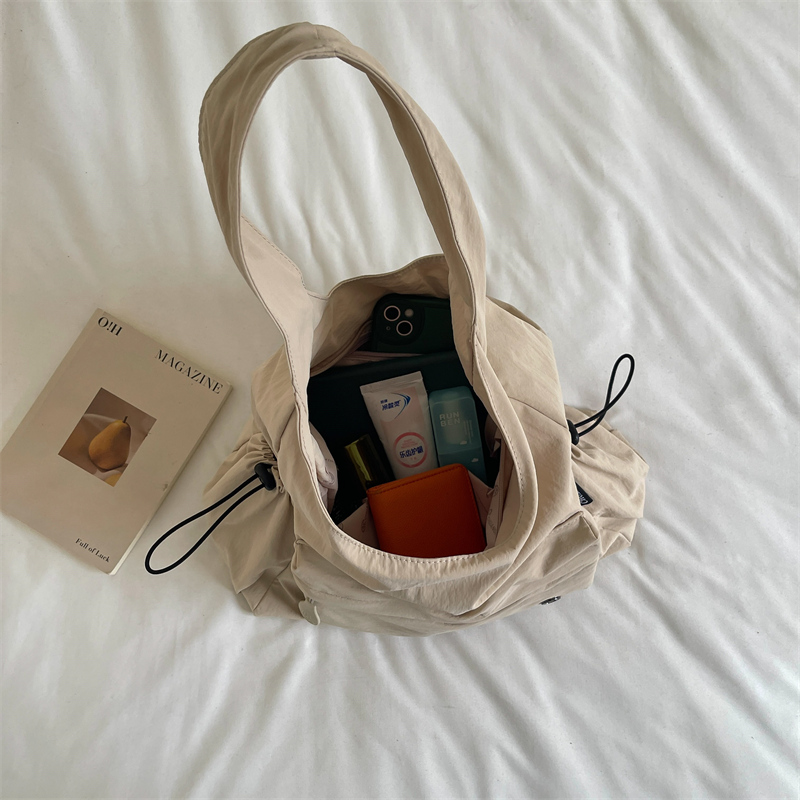 Women's shoulder bag, ideal for daily commutes, versatile under-arm bag, waterproof, lightweight and spacious. detail 14