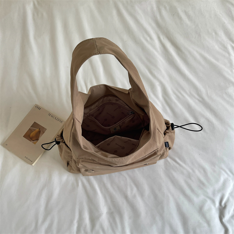 Women's shoulder bag, ideal for daily commutes, versatile under-arm bag, waterproof, lightweight and spacious. detail 17