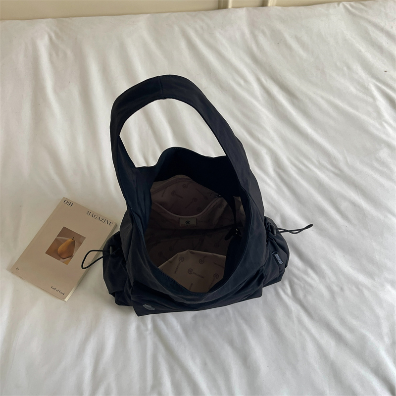 Women's shoulder bag, ideal for daily commutes, versatile under-arm bag, waterproof, lightweight and spacious. detail 18