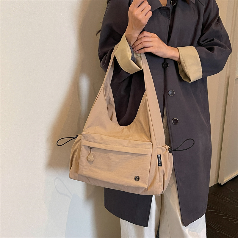Women's shoulder bag, ideal for daily commutes, versatile under-arm bag, waterproof, lightweight and spacious. detail 20