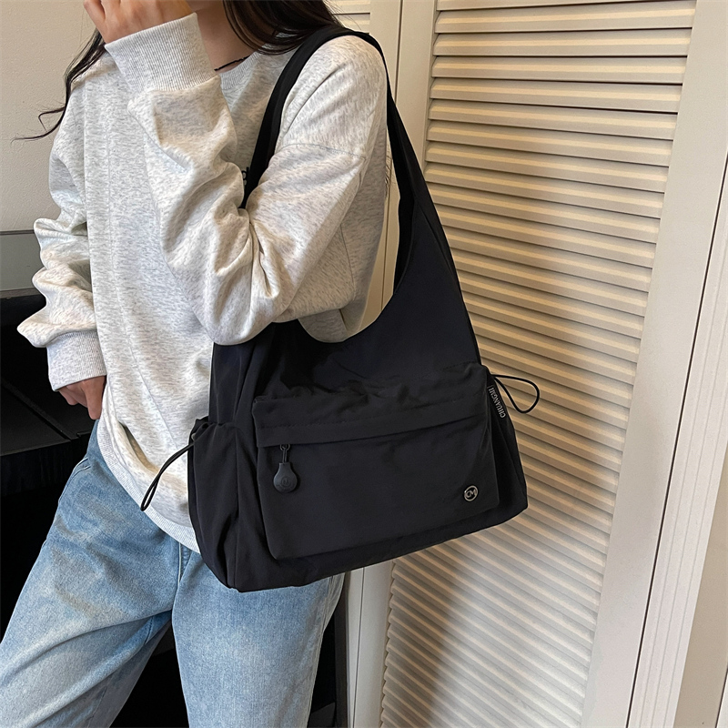 Women's shoulder bag, ideal for daily commutes, versatile under-arm bag, waterproof, lightweight and spacious. detail 23
