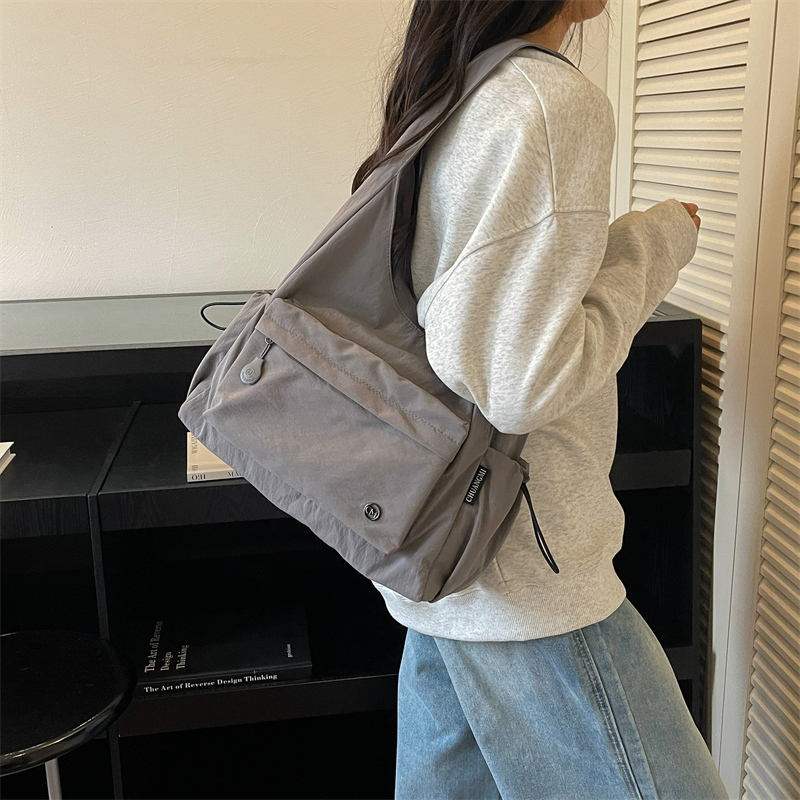 Women's shoulder bag, ideal for daily commutes, versatile under-arm bag, waterproof, lightweight and spacious. detail 25