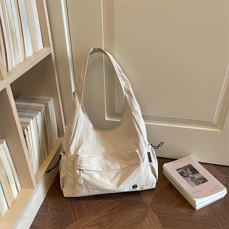 Women's shoulder bag, ideal for daily commutes, versatile under-arm bag, waterproof, lightweight and spacious. view 1