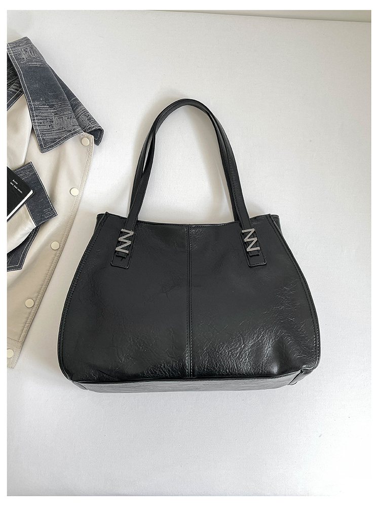 Elegant Women's Leather Bag: Spacious Travel Bag & Daily Essentials Organizer detail 7