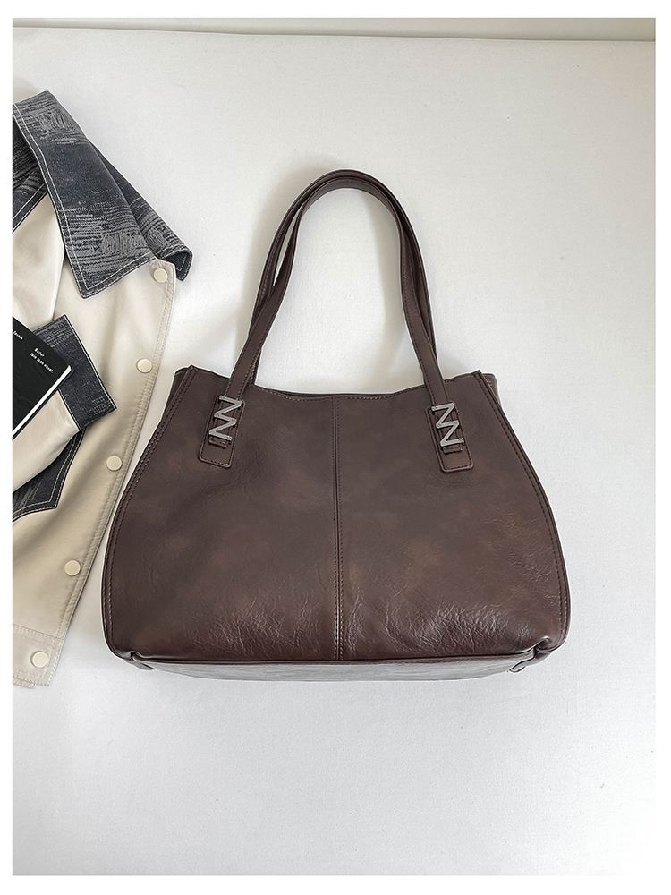Elegant Women's Leather Bag: Spacious Travel Bag & Daily Essentials Organizer detail 10