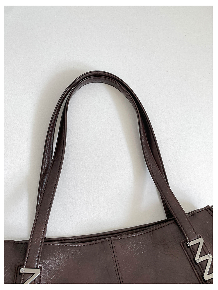 Elegant Women's Leather Bag: Spacious Travel Bag & Daily Essentials Organizer detail 11