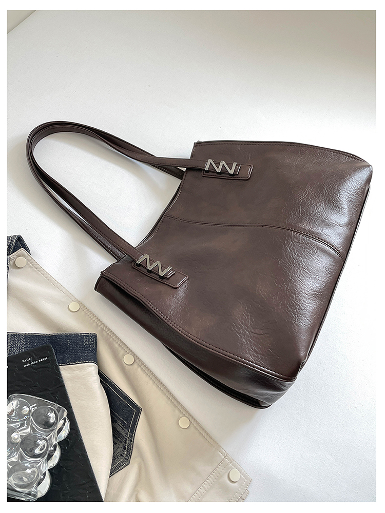 Elegant Women's Leather Bag: Spacious Travel Bag & Daily Essentials Organizer detail 14