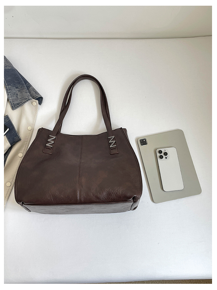 Elegant Women's Leather Bag: Spacious Travel Bag & Daily Essentials Organizer detail 15