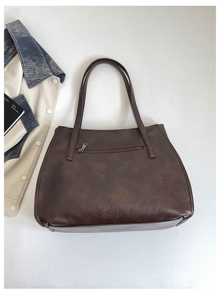 Elegant Women's Leather Bag: Spacious Travel Bag & Daily Essentials Organizer detail 16