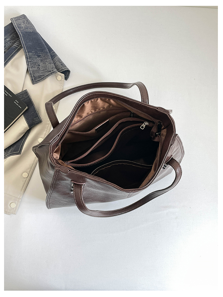 Elegant Women's Leather Bag: Spacious Travel Bag & Daily Essentials Organizer detail 17