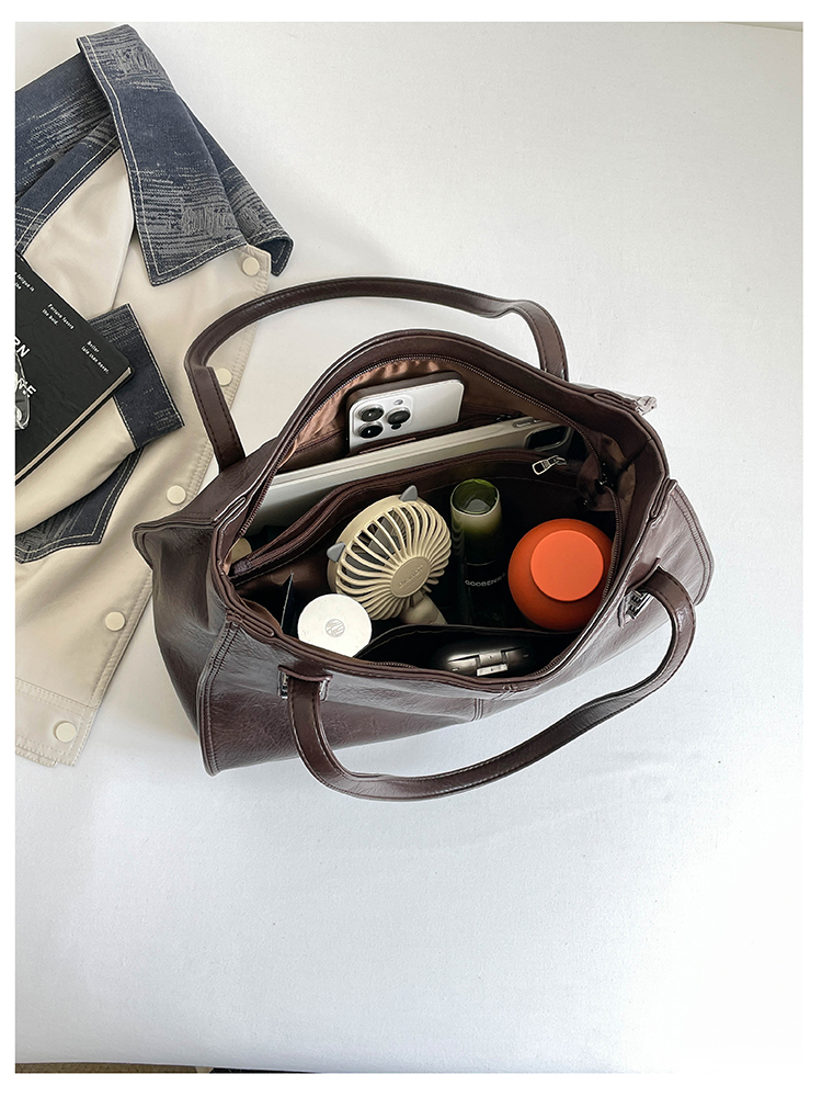 Elegant Women's Leather Bag: Spacious Travel Bag & Daily Essentials Organizer detail 18