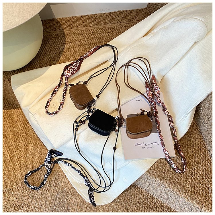 Women's Chain Flap Mini Pouch detail 2
