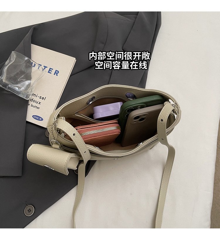 Women's PU Leather Chain Handle Crescent Shoulder Bag detail 13
