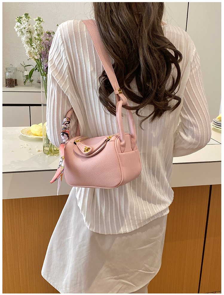 Women's PU Leather Chain Trim Mini Bucket Bag detail 17
