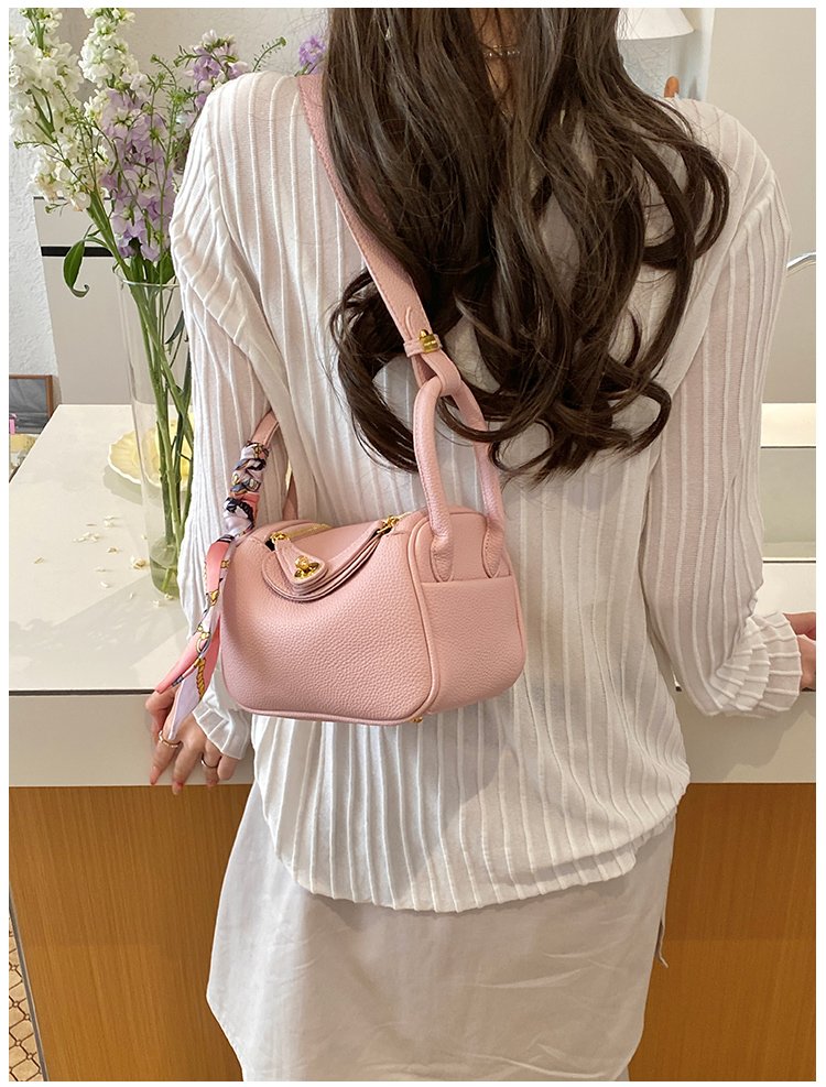 Women's PU Leather Chain Trim Mini Bucket Bag detail 18