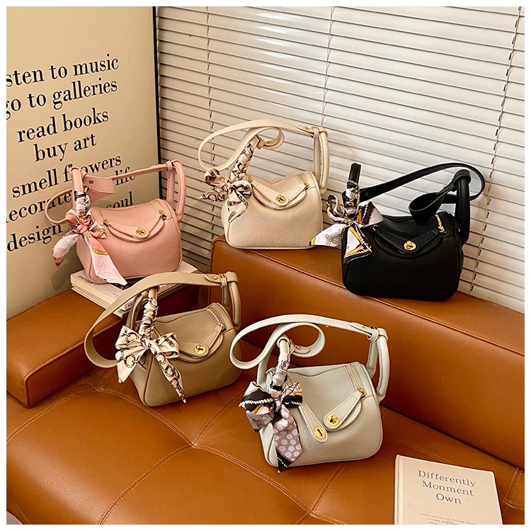 Women's PU Leather Chain Trim Mini Bucket Bag detail 1