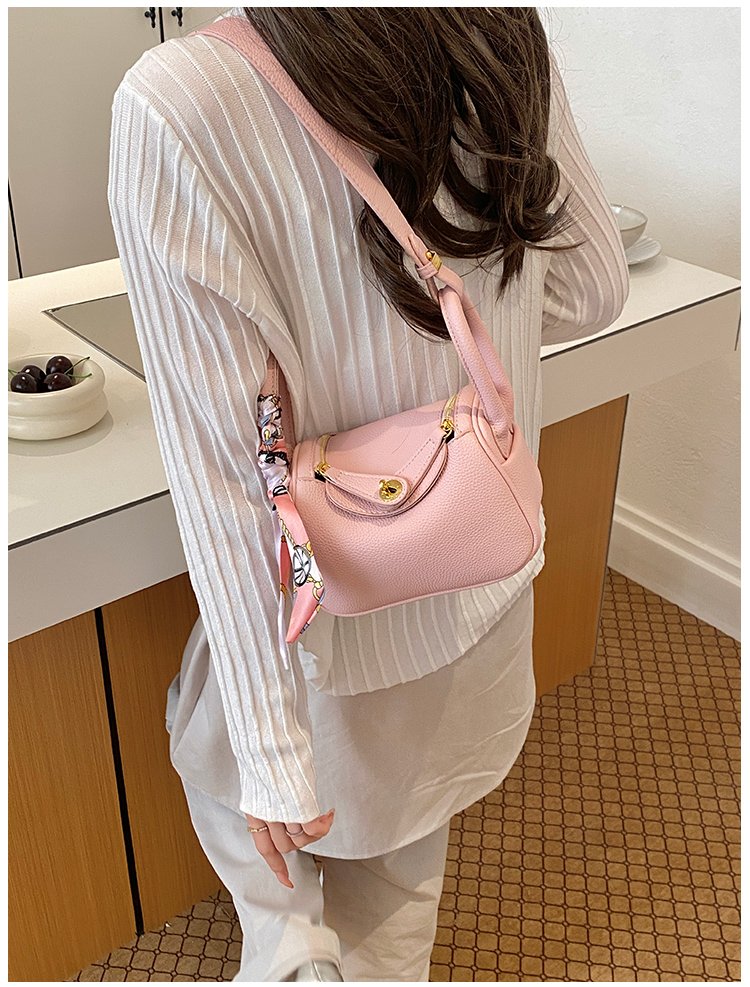 Women's PU Leather Chain Trim Mini Bucket Bag detail 20