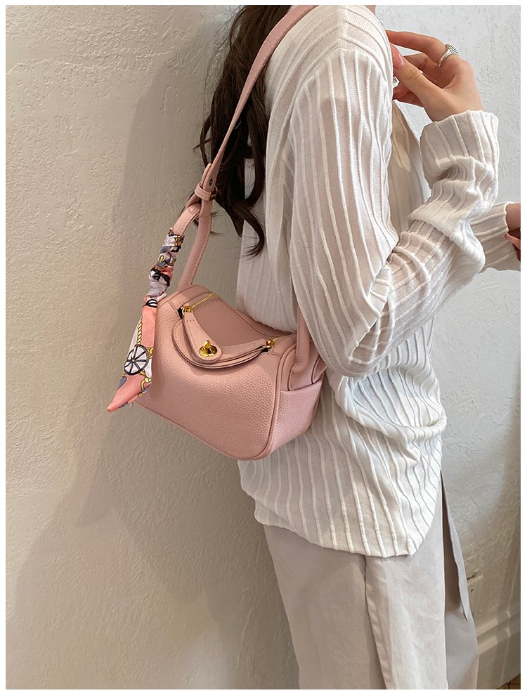 Women's PU Leather Chain Trim Mini Bucket Bag detail 22
