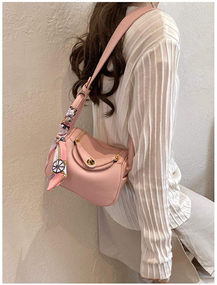 Women's PU Leather Chain Trim Mini Bucket Bag detail 25