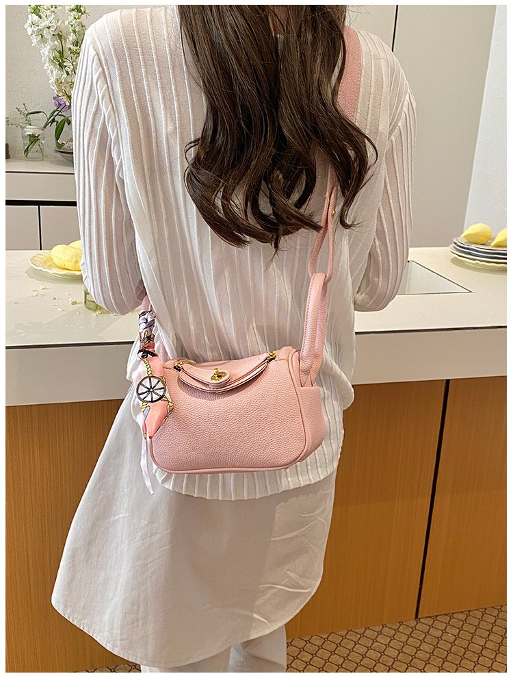Women's PU Leather Chain Trim Mini Bucket Bag detail 31