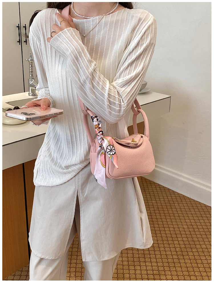 Women's PU Leather Chain Trim Mini Bucket Bag detail 32