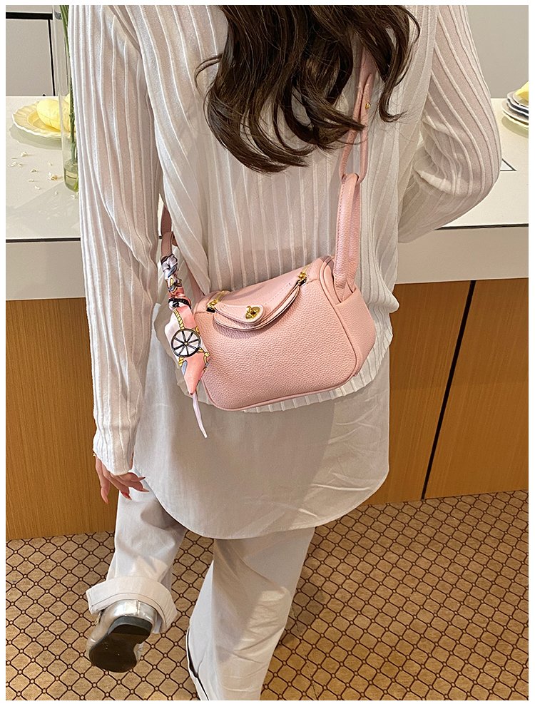 Women's PU Leather Chain Trim Mini Bucket Bag detail 38