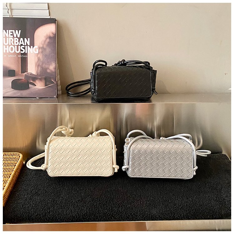 Women's PU Leather Compact Wristlet Shoulder Bag detail 4