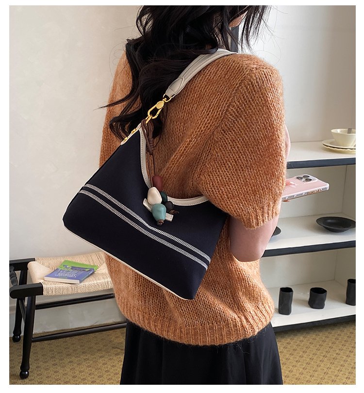 Women's PU Leather & Cloth Contrast Trim Flap Shoulder Bag detail 3