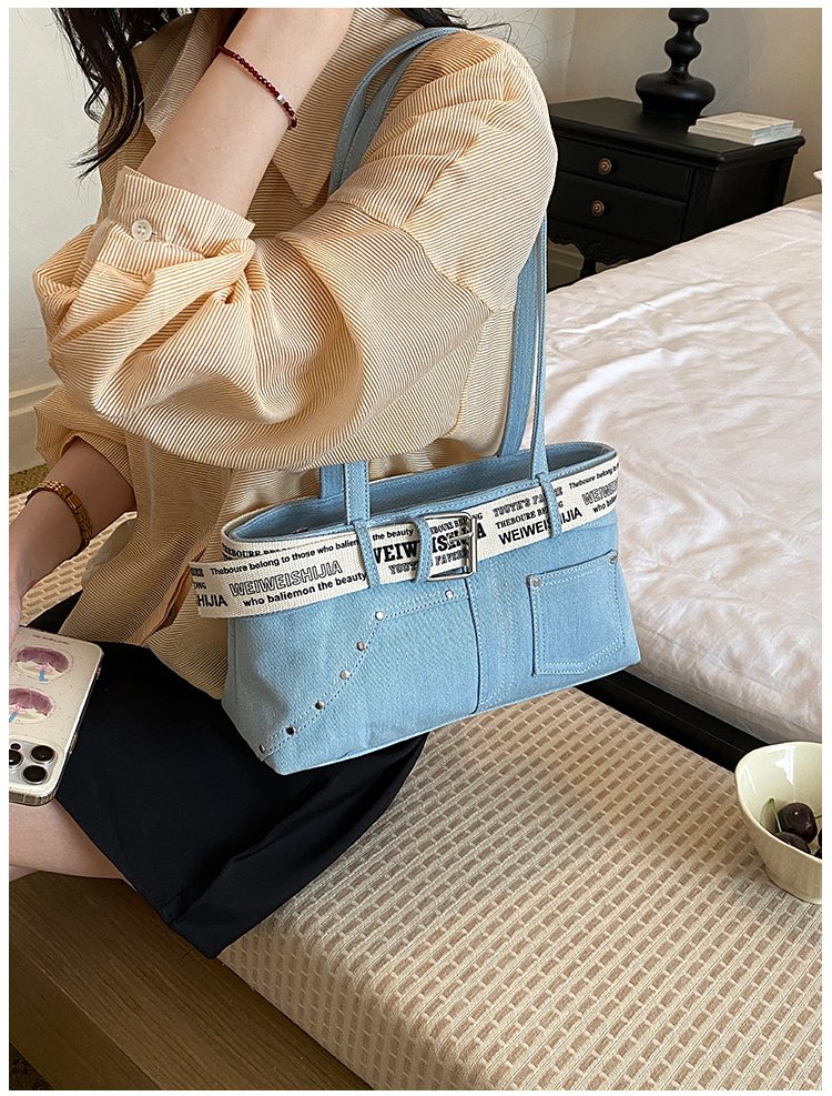 Women's Denim Contrast Trim Mini Tote Bag detail 19