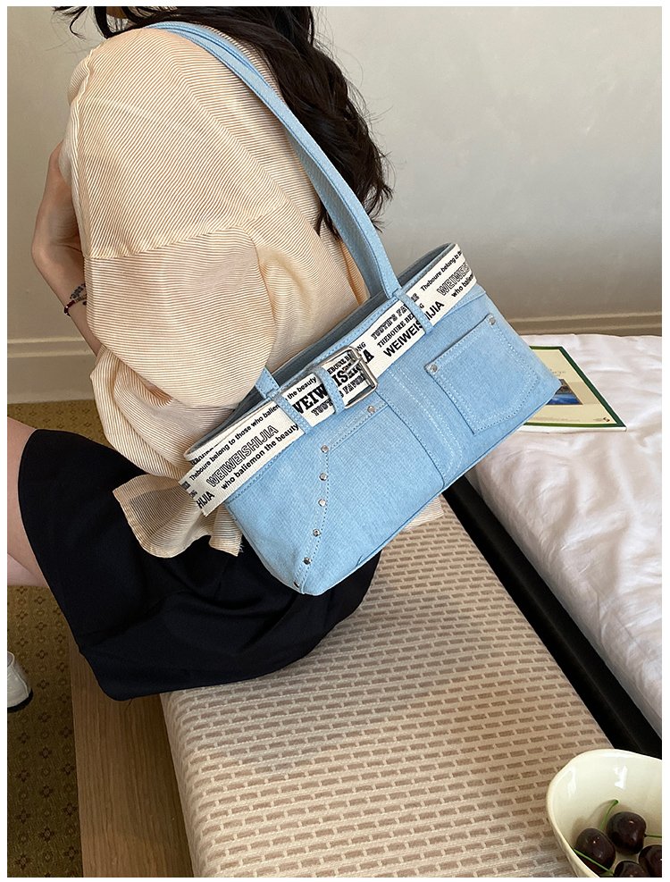 Women's Denim Contrast Trim Mini Tote Bag detail 20