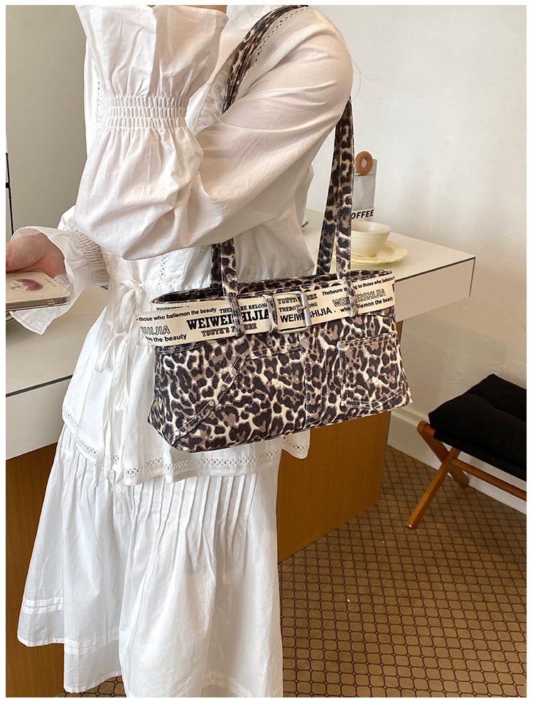 Women's Denim Contrast Trim Mini Tote Bag detail 37