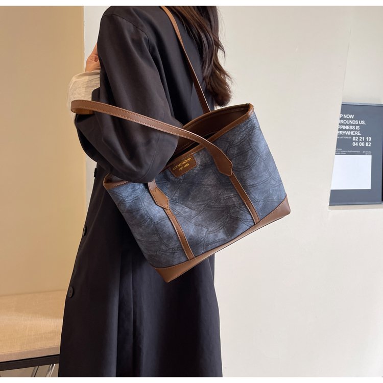 Women's PU Leather Contrast Trim Textured Tote Bag detail 27