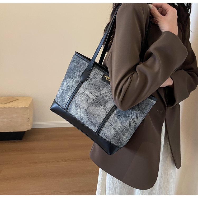 Women's PU Leather Contrast Trim Textured Tote Bag view 3
