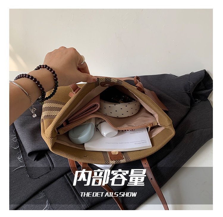 Elegant Plaid PU Leather Handbag for Women – Magnetic Snap Bag detail 9