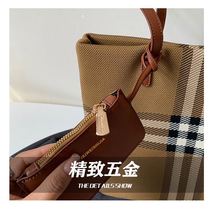 Elegant Plaid PU Leather Handbag for Women – Magnetic Snap Bag detail 11