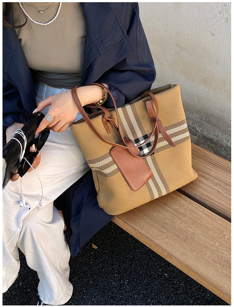 Elegant Plaid PU Leather Handbag for Women – Magnetic Snap Bag detail 36