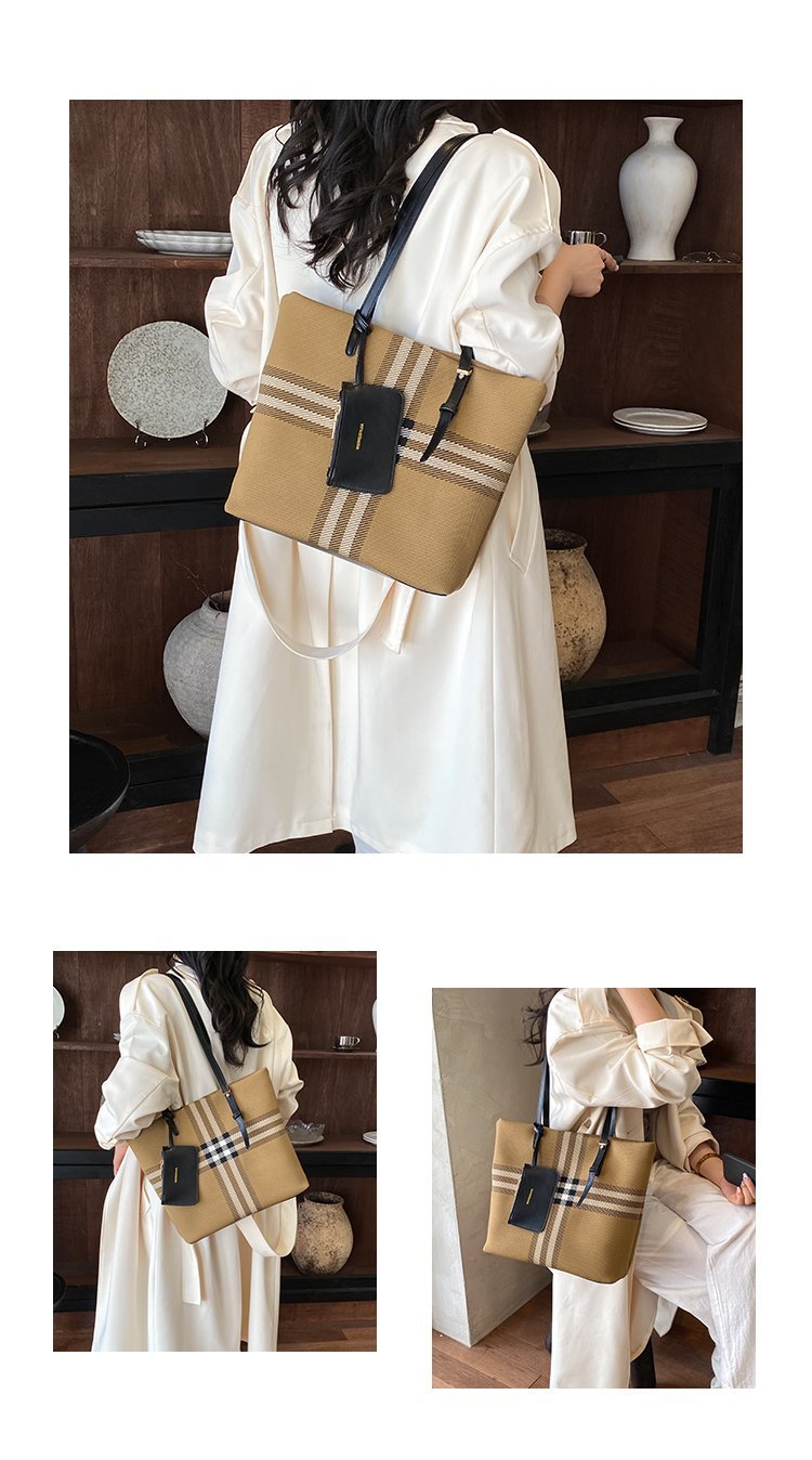 Elegant Plaid PU Leather Handbag for Women – Magnetic Snap Bag detail 6