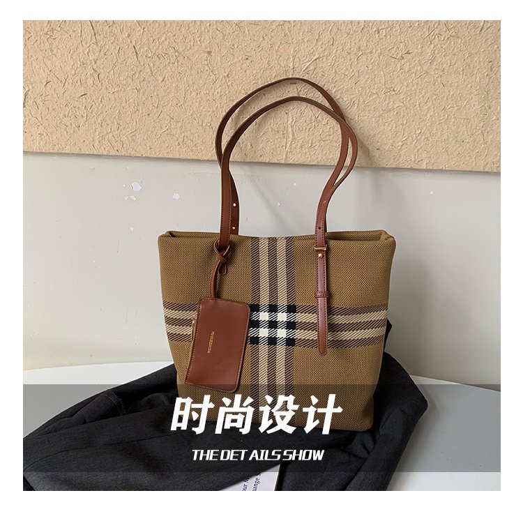 Elegant Plaid PU Leather Handbag for Women – Magnetic Snap Bag detail 7