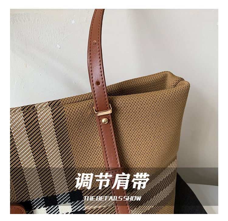 Elegant Plaid PU Leather Handbag for Women – Magnetic Snap Bag detail 8