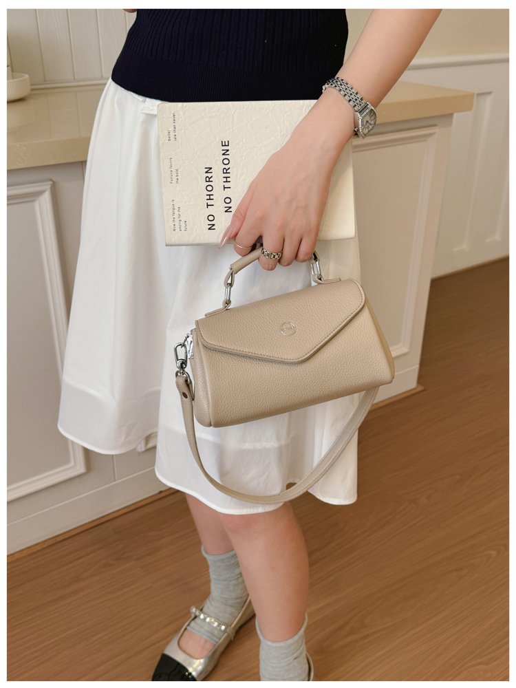 Women's PU Leather Envelope Flap Crossbody Bag detail 11