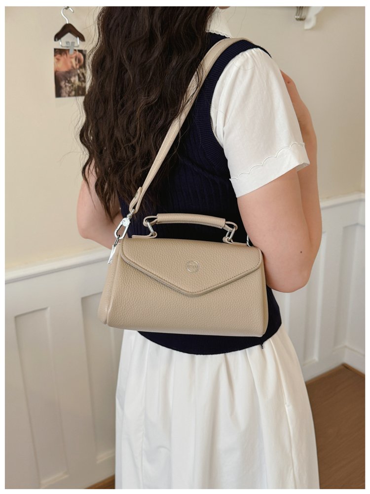 Women's PU Leather Envelope Flap Crossbody Bag detail 12