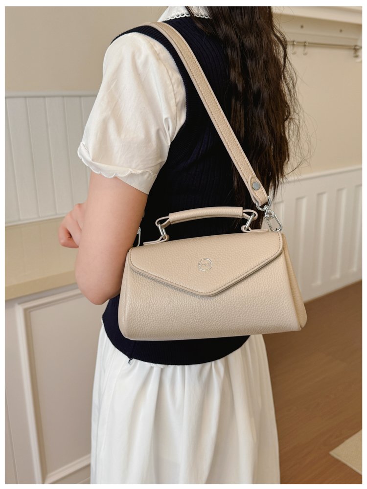 Women's PU Leather Envelope Flap Crossbody Bag detail 13