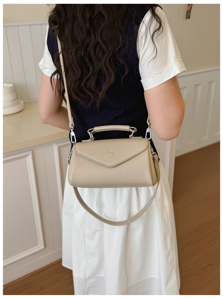 Women's PU Leather Envelope Flap Crossbody Bag detail 15