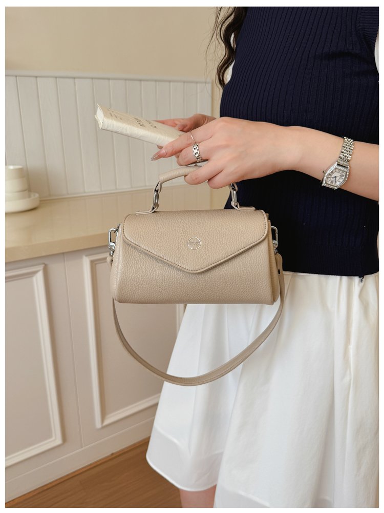 Women's PU Leather Envelope Flap Crossbody Bag detail 16