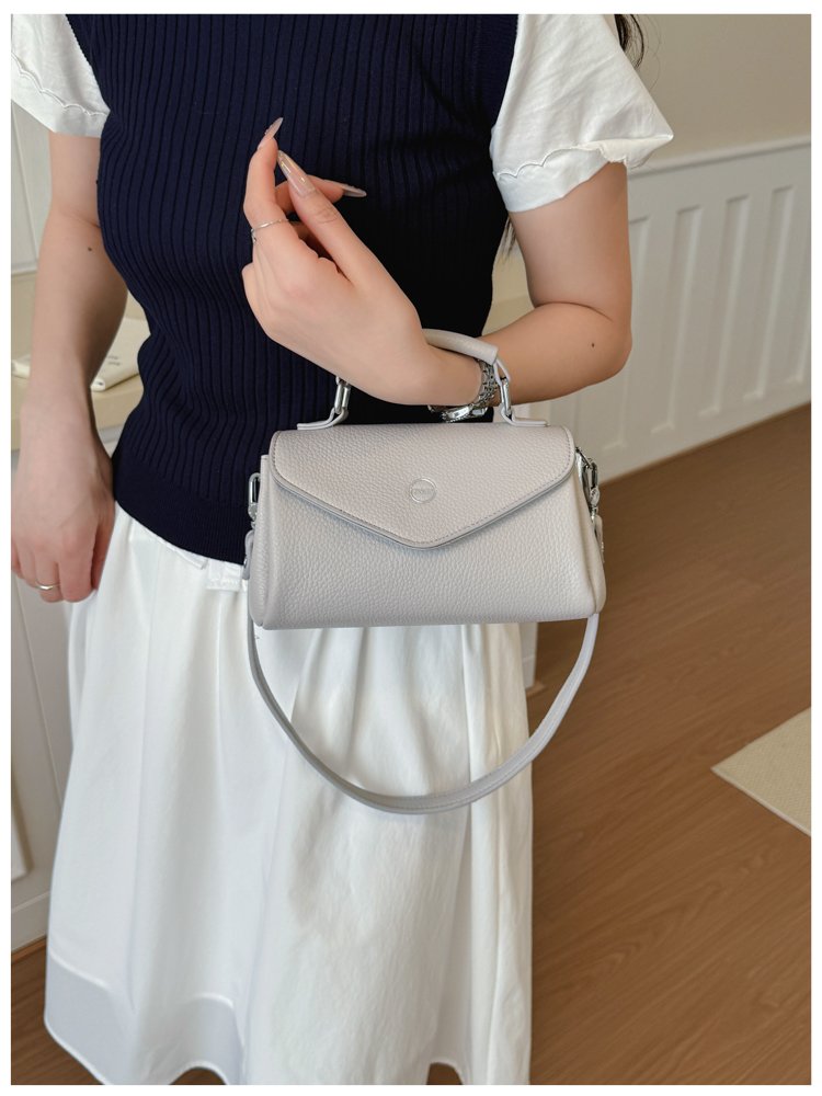Women's PU Leather Envelope Flap Crossbody Bag detail 18