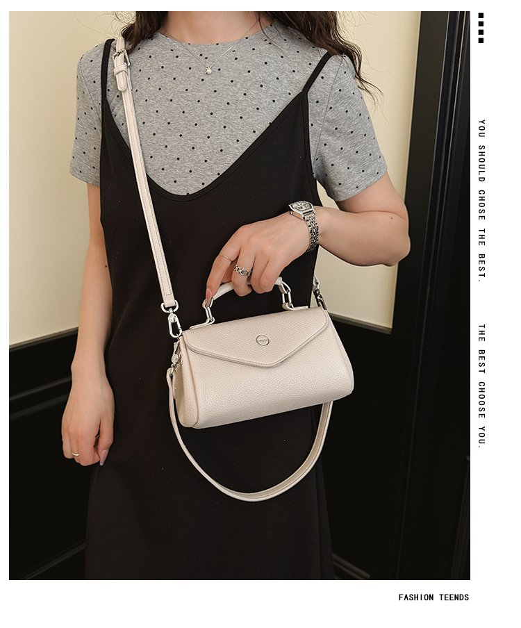 Women's PU Leather Envelope Flap Crossbody Bag detail 1